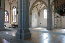 Das Gerüst ist in der Stadtpfarrkirche abgebaut (Foto: Karl-Franz Thiede)